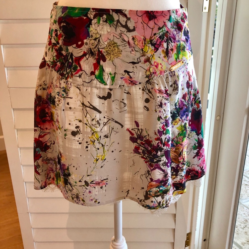 Liujo floral mini skirt with lace trim. Size 38
